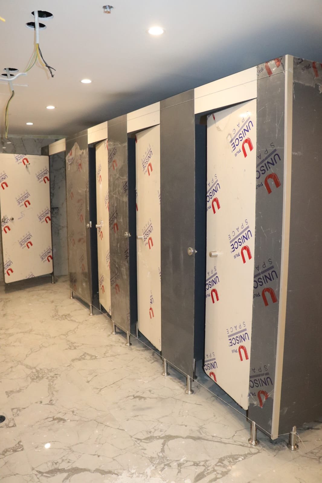 Stainless steel 304 partition hardware fitted in Downtown Cairo